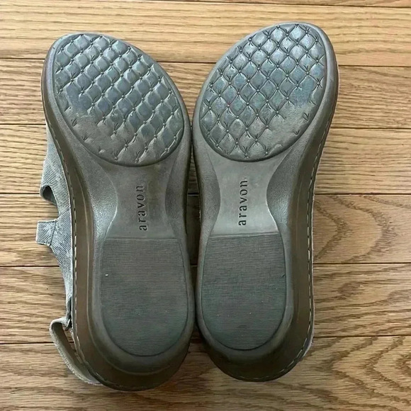 [10]Aravon womens Cambridge  3 Strap Wedge Sandal - Picture 6 of 7